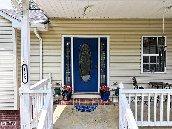 3rd image of 125 Redwood Dr
