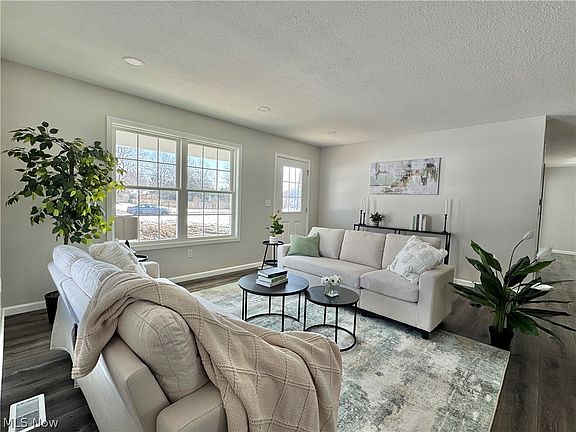 3rd image of 406 S Raccoon Rd