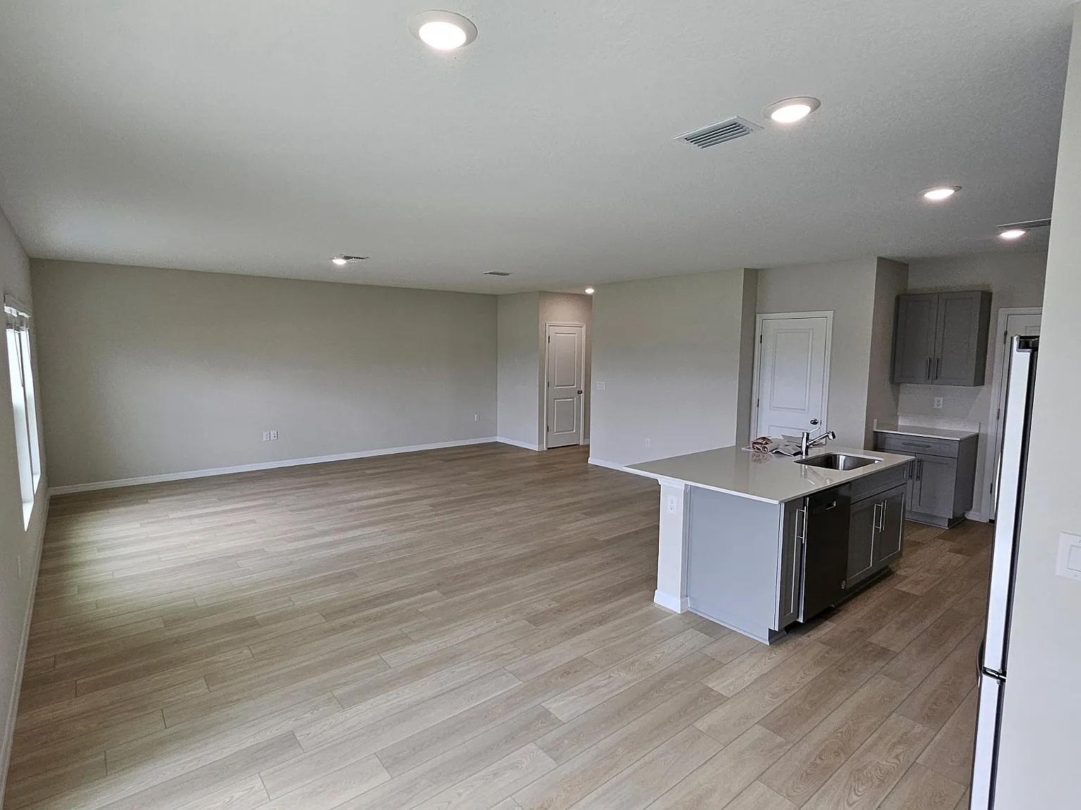 4 bed, 2226 sqft, $2,550 — Photo 2