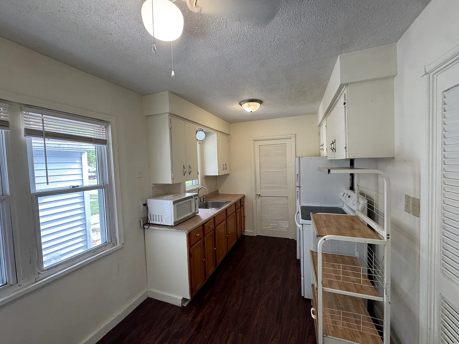 3 bed, 1008 sqft, $1,300 — Photo 3