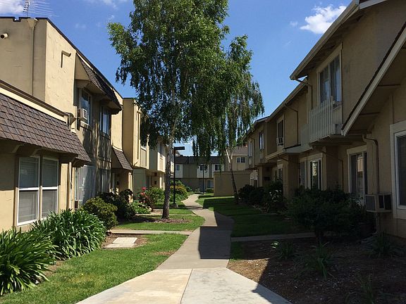 2nd image of 2695 Ponselle Ct