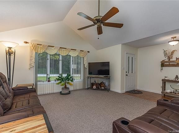 3rd image of 17 Chestnut Ln