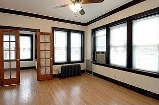 2nd image of 3302 W Balmoral Ave