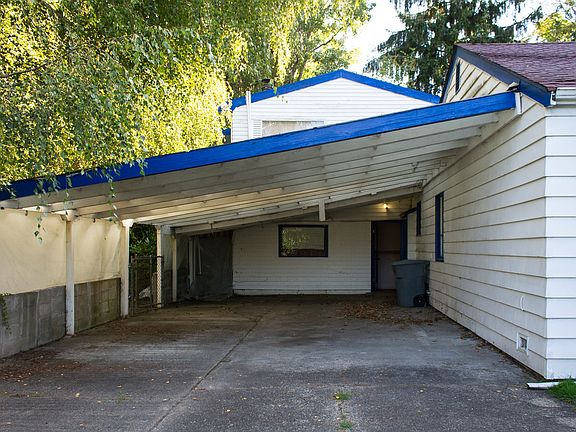 2nd image of 17114 Brentwood Pl NE