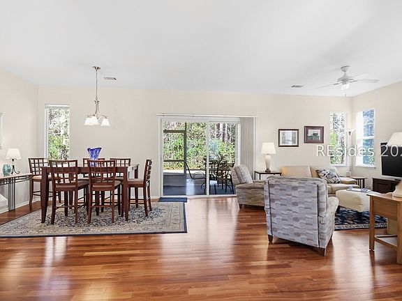 3rd image of 33 Broughton Cir