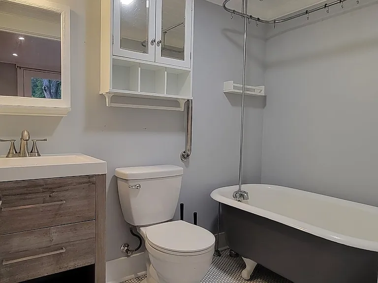 611 Bay Ave #B — Photo 9