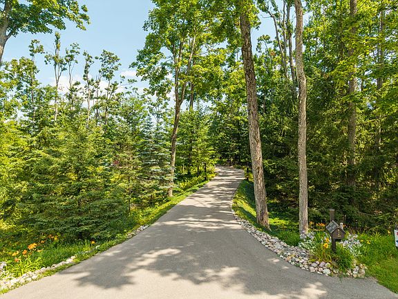 3rd image of 1595 Lake Club Dr W