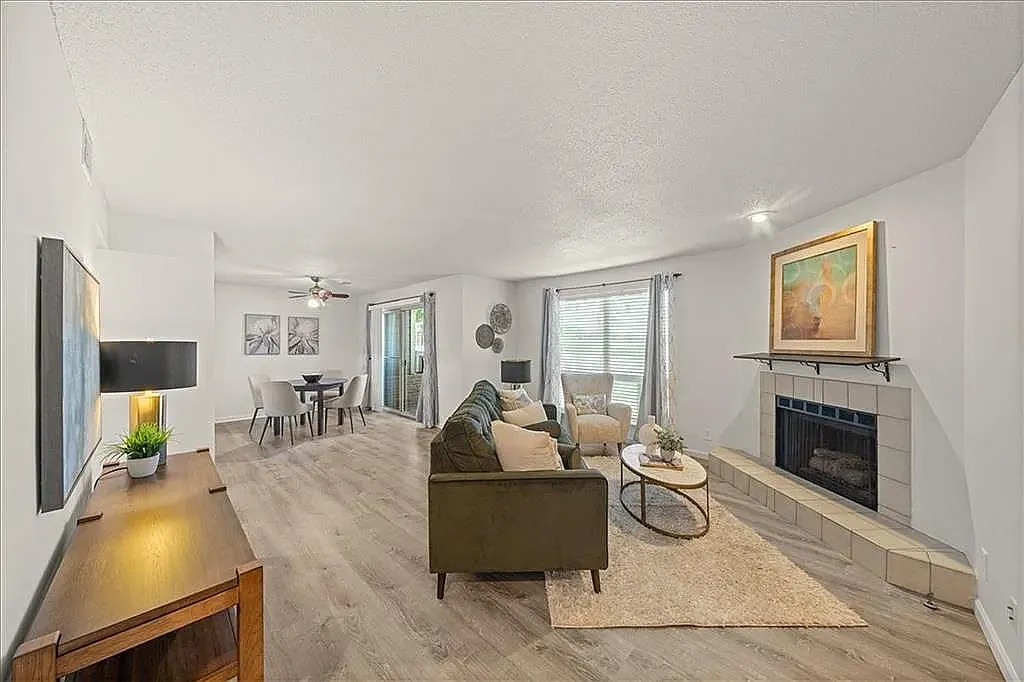 2 bed, 1043 sqft, $1,595 — Photo 3