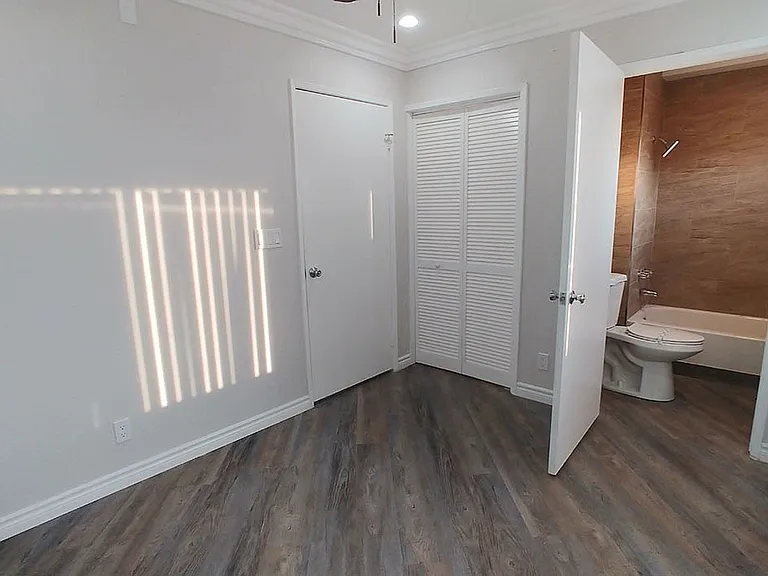 Five Star Suites — Photo 61
