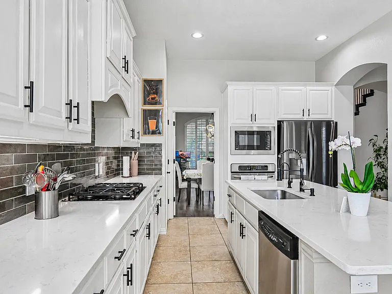 837 Moss Cliff Cir — Photo 3