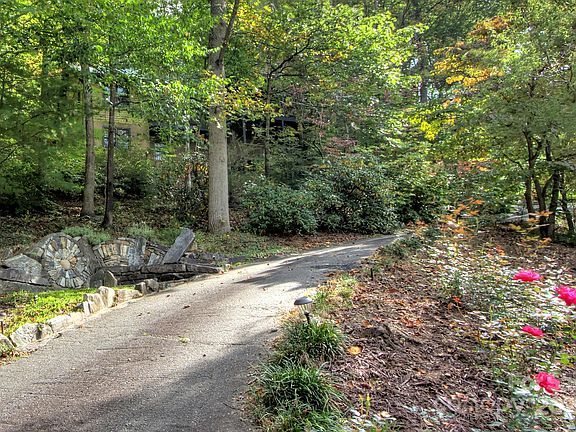 5th image of 12 Hawk View Dr