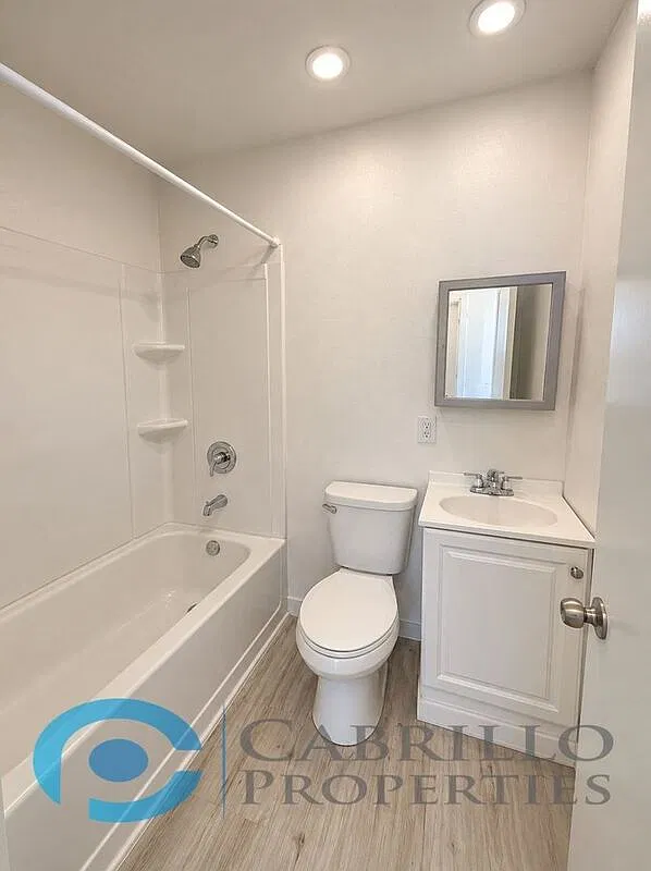 1 bed, 1.0 bath, 500 sqft, $2,350 — Photo 2