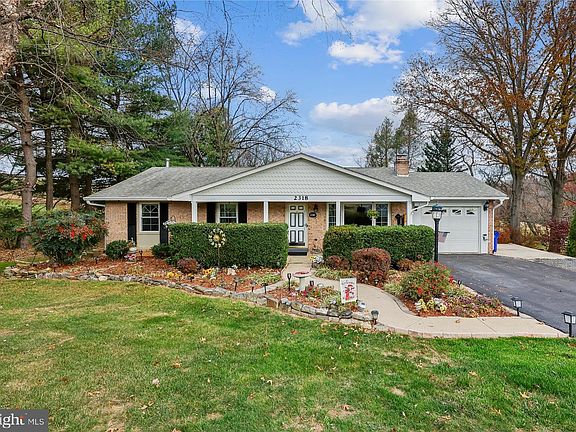 2nd image of 2318 Persimmon Dr