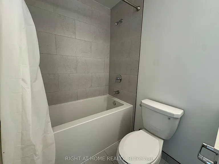 3 Strathgowan Ave #202 — Photo 25