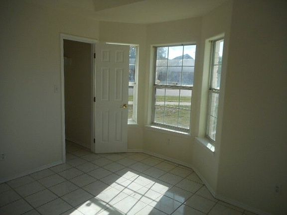 3rd image of 1617 E Saint Francis Ave