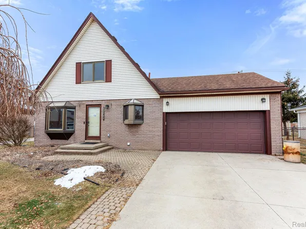 27340 Oakcrest Dr, Brownstown, MI 48183