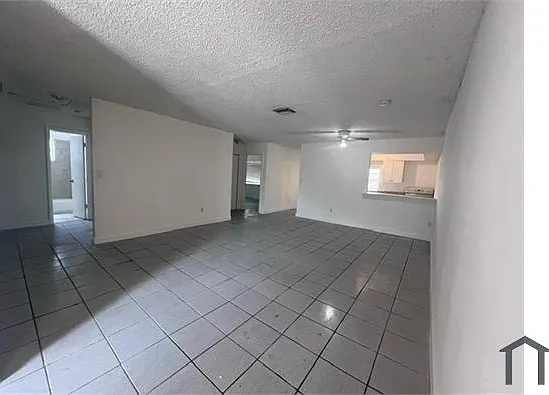 4 bed, 1325 sqft, $3,900 — Photo 3