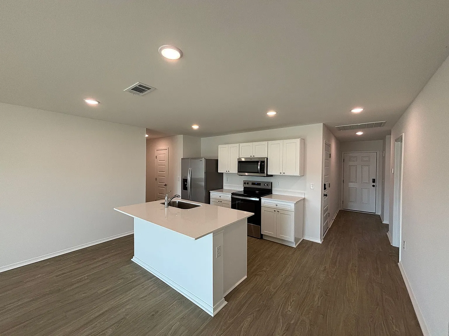 180 Preston — Photo 4