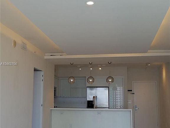 5th image of 324 Biscayne Blvd #19