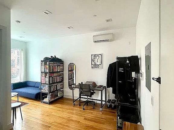 3rd image of 509 Vanderbilt Ave #B3