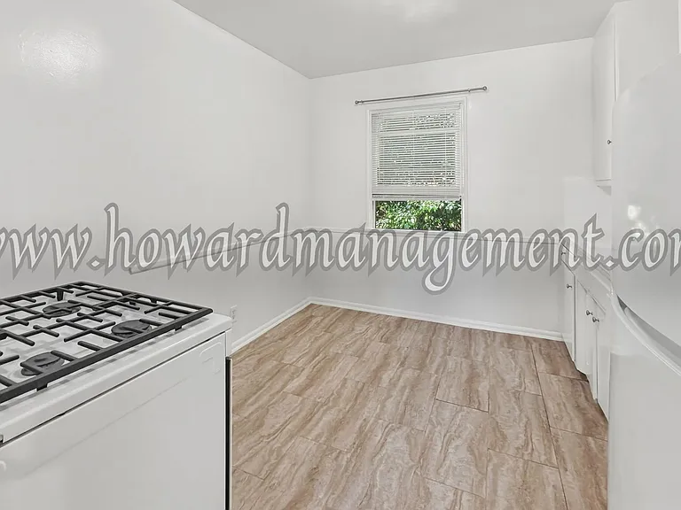 3717 Los Feliz — Photo 5