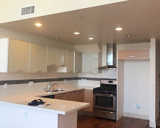 3rd image of 848 S Irolo St #502