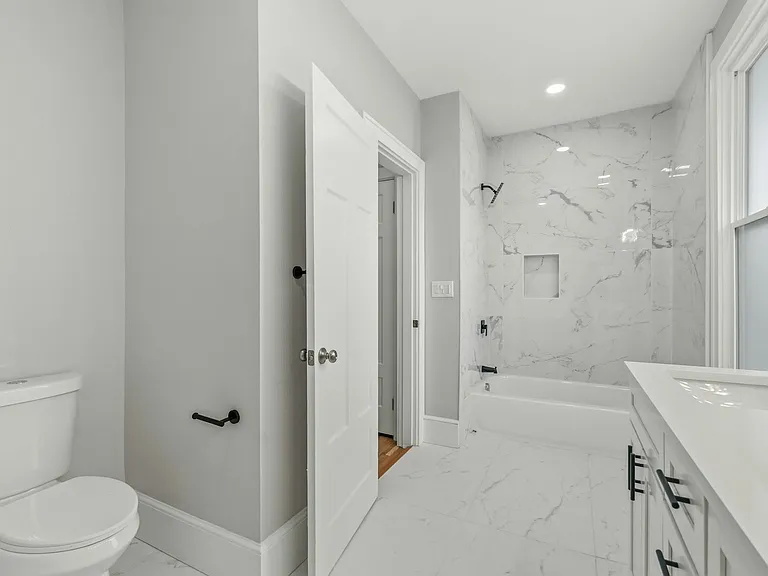 2978 Wardall Ave — Photo 17