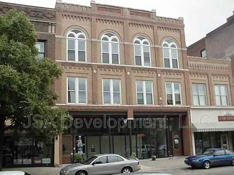320A E 4th St #202 — Photo 3