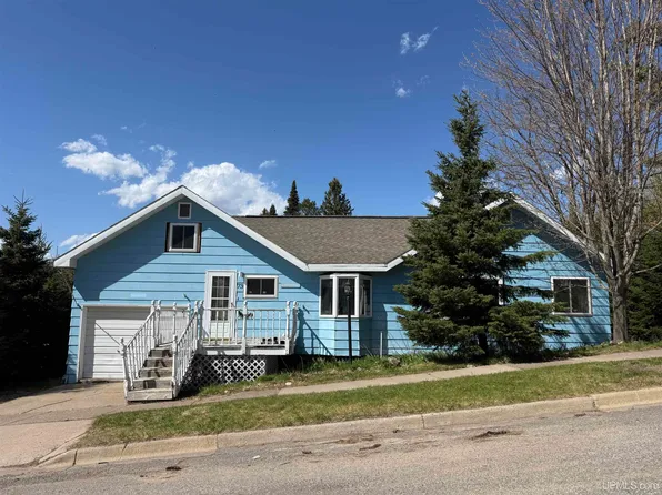 73 Allen St, Iron River, MI 49935