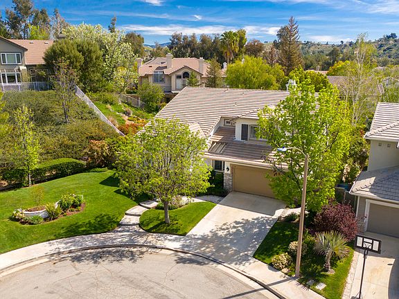 3rd image of 27330 Woodlawn Ct