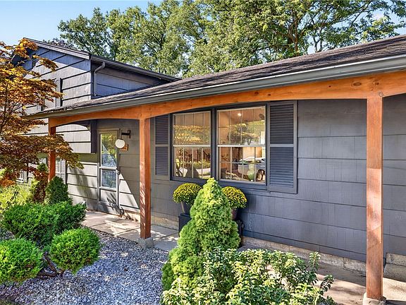 3rd image of 362 Hillview Dr