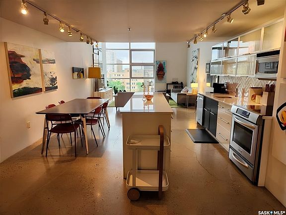 3rd image of UNIT 420-120 23rd STREET E