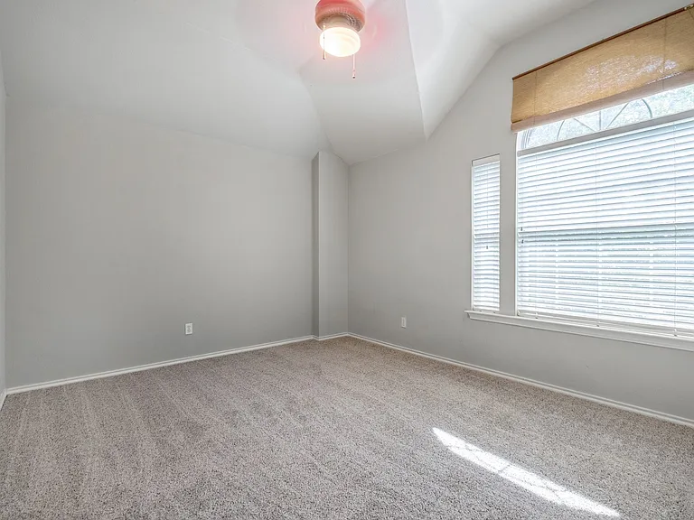 4229 Kingsburg Dr — Photo 28