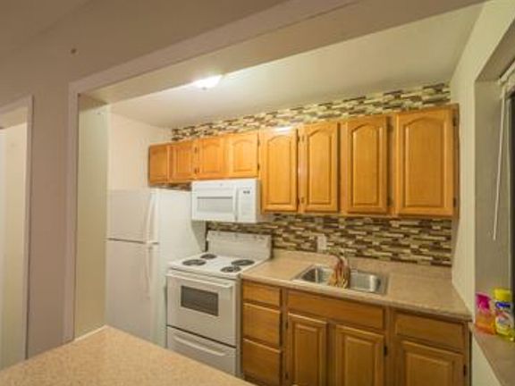 2nd image of 420 Walnut Ave #2C