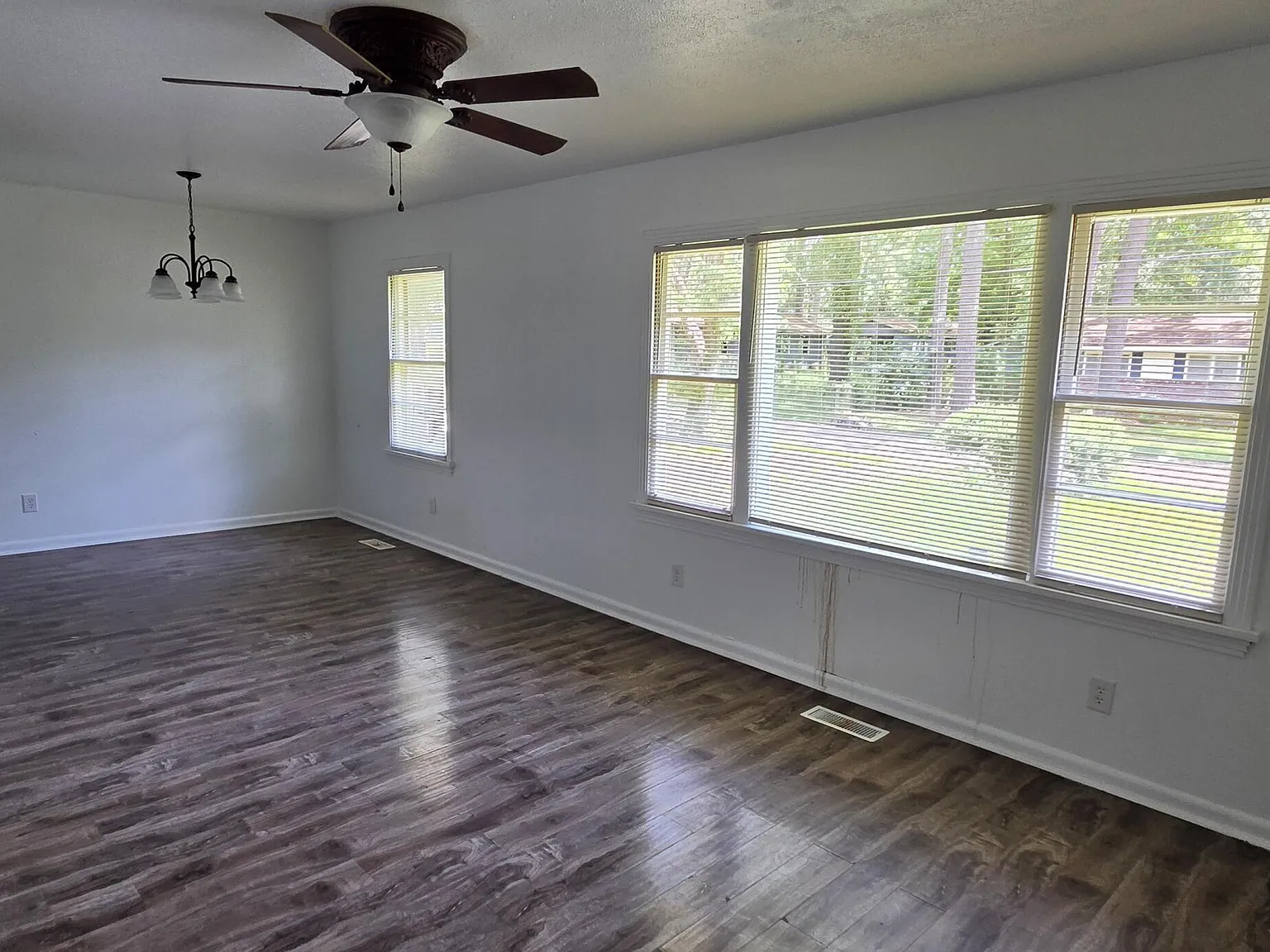3 bed, 2.0 bath, 1931 sqft, $950 — Photo 4