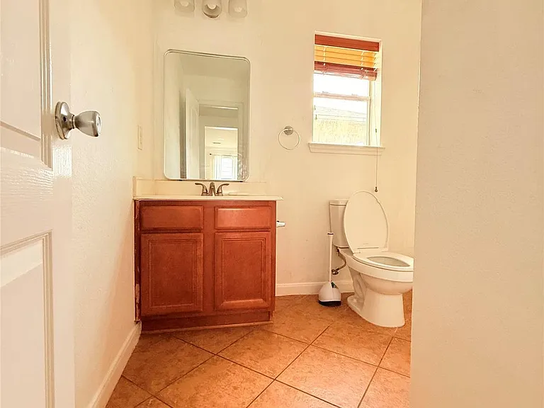 2918 Beacon Grove St — Photo 8
