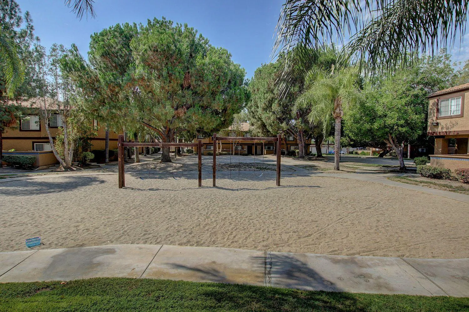 Oasis Townhomes — Photo 2