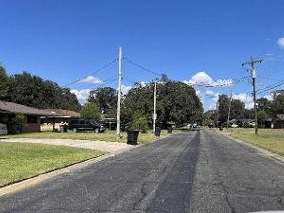 Exterior Neighborhood (street photo)