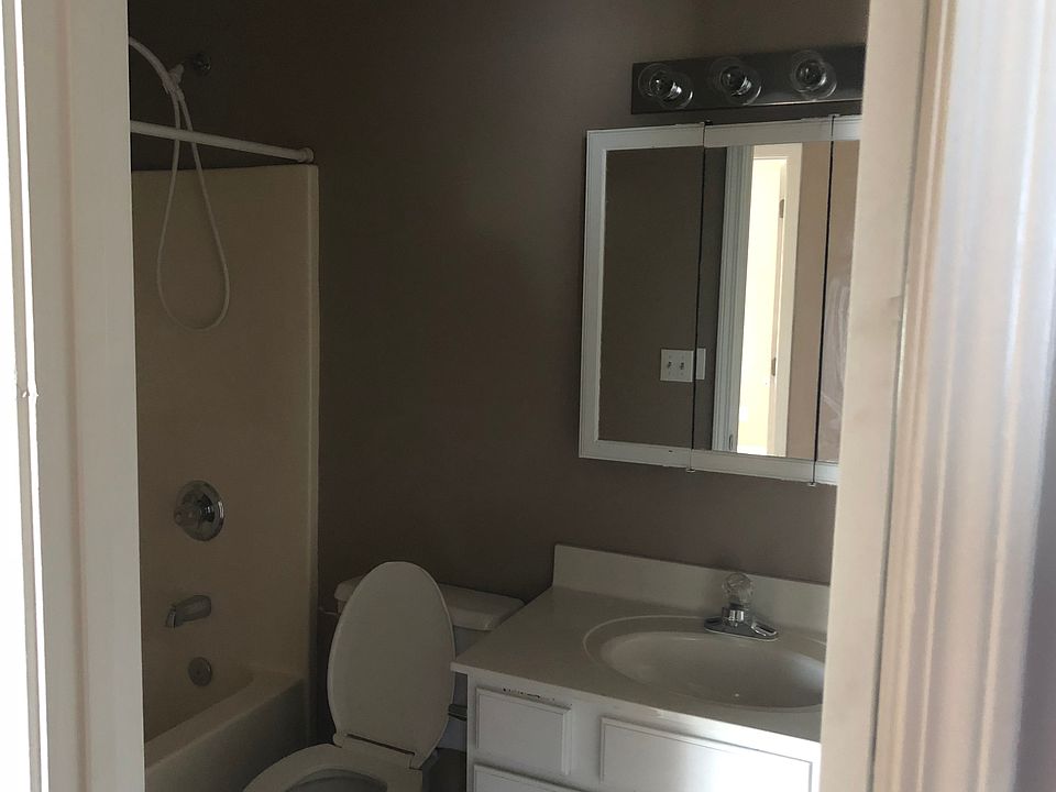 1st image of 520 Meadowview Dr