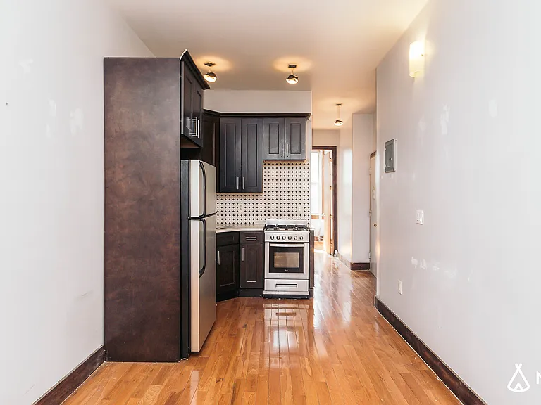 179 Stanhope St #2L — Photo 1