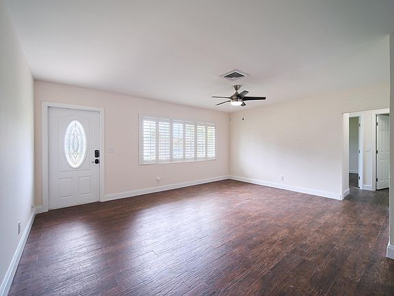 5th image of 304 Circle W