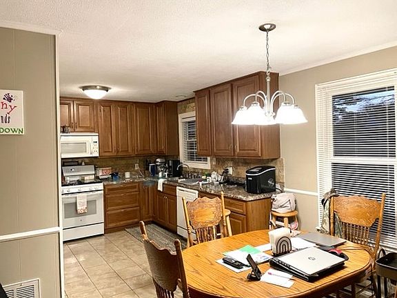 2nd image of 619 Evergreen Park Dr