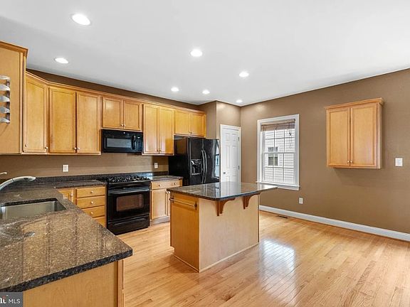3rd image of 146 Christina Landing Dr