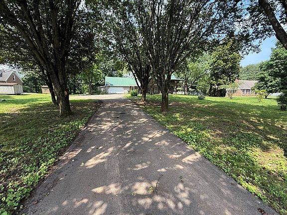 4th image of 605 Warrior Dr
