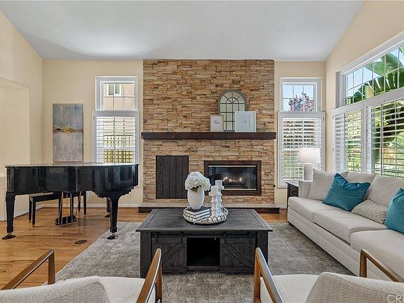 5th image of 23644 White Oak Ct