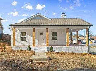 302 S Lewis St, Pickens, SC 29671