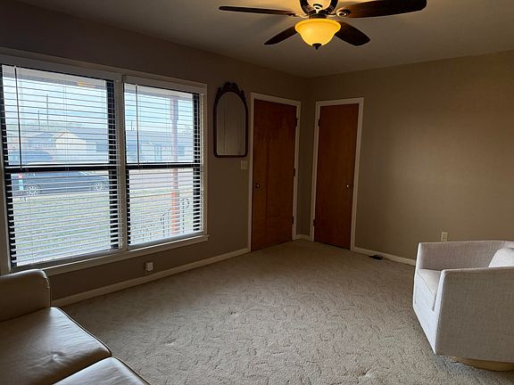 4th image of 303 N 21st Pl