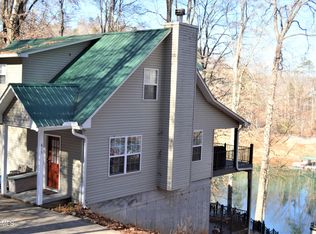 813 Yoakum Hollow Rd, Jacksboro, TN 37757