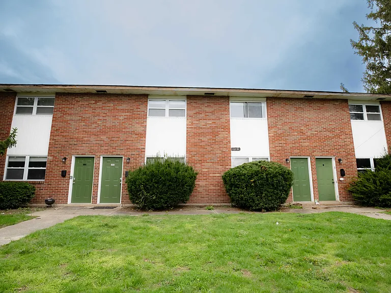 Crestwood Village Townhomes — Photo 24