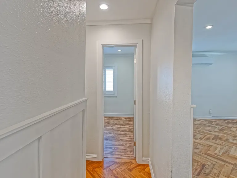 2621 Mathews Ave — Photo 29